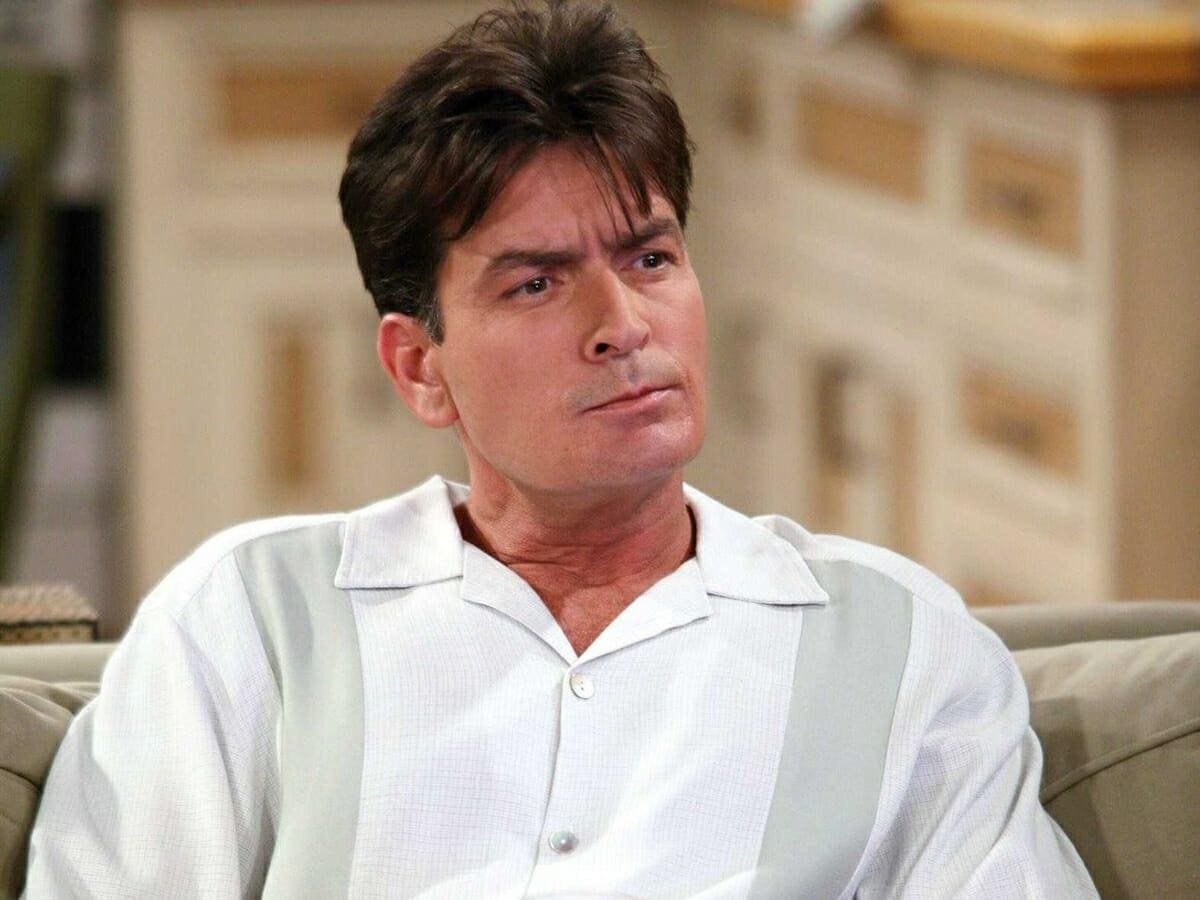 Charlie Sheen vai se reunir com criador de Two and a Half Men em nova série