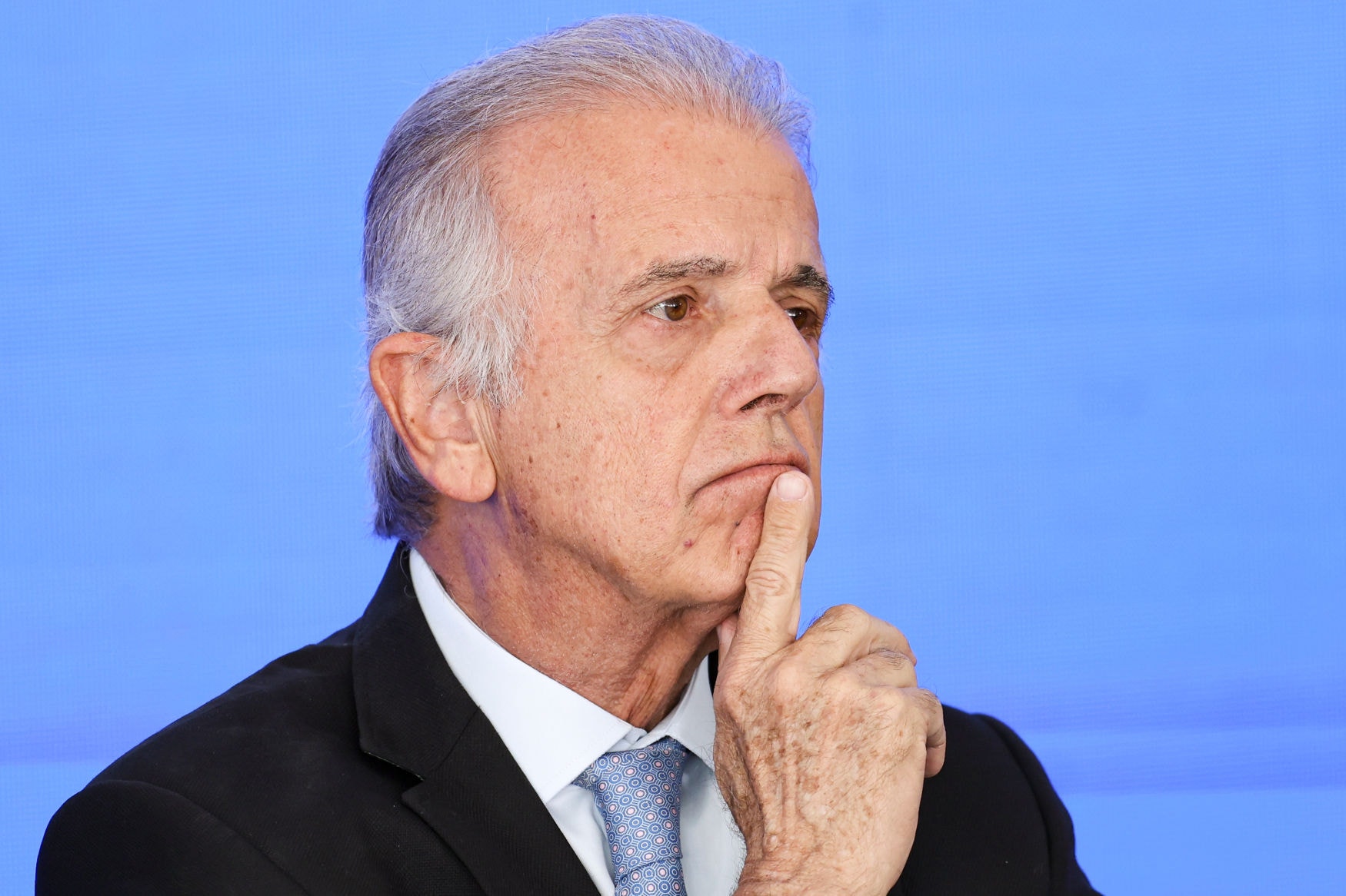 O ministro da Defesa poderá ter que dar explicações sobre o suposto vínculo com empresário que estaria envolvido em negociações sobre compra de petróleo do Irã pelo Brasil