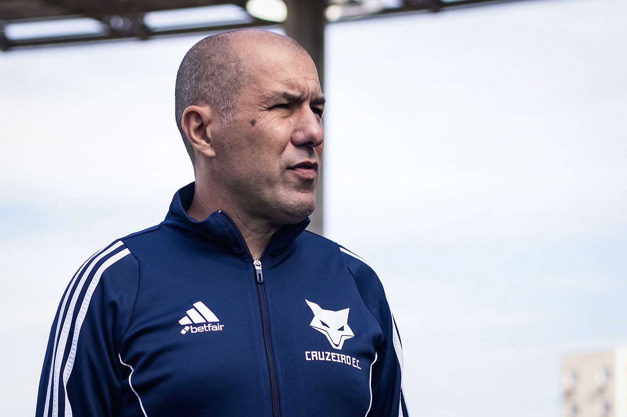 O técnico do Cruzeiro, Leonardo Jardim, destacou a evolução da equipe na vitória contra o Banfield