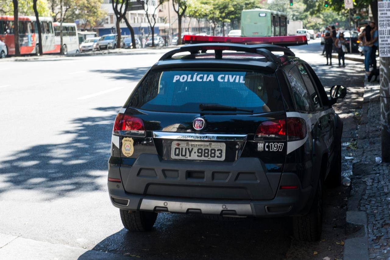 Imagem mostra viatura da Polícia Civil