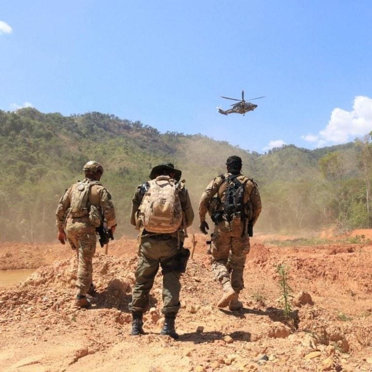 Policiais federais desembarcam em território Yanomami para combater garimpo ilegal