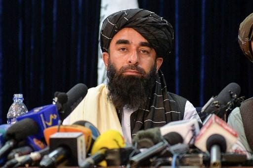 O porta-voz do Talibã, Zabihullah Mujahid, em entrevista nesta terça-feira (17), em Cabul