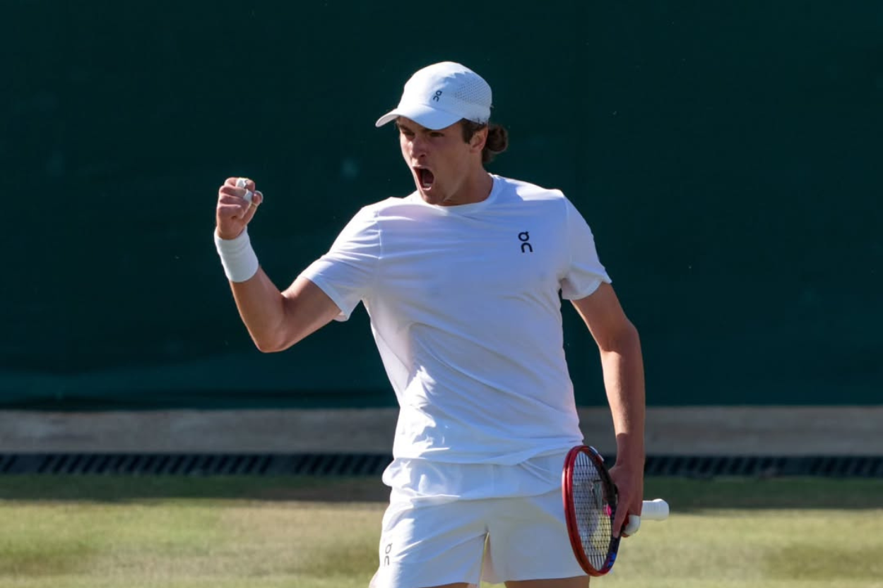 João Fonseca em ação em Wimbledon