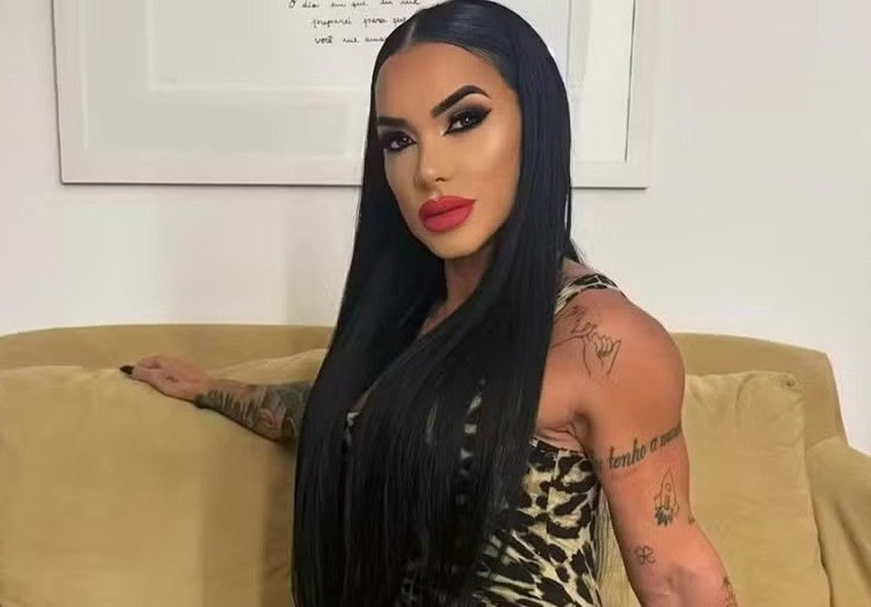 Em entrevista ao jornal O Tempo, Kamila Simioni expressou alívio ao saber que sua sobrinha está fora de perigo. "Estou indo para o Rio de Janeiro agora. Minha sobrinha acabou de sair da cirurgia, está tudo bem e ela não corre risco", afirmou.