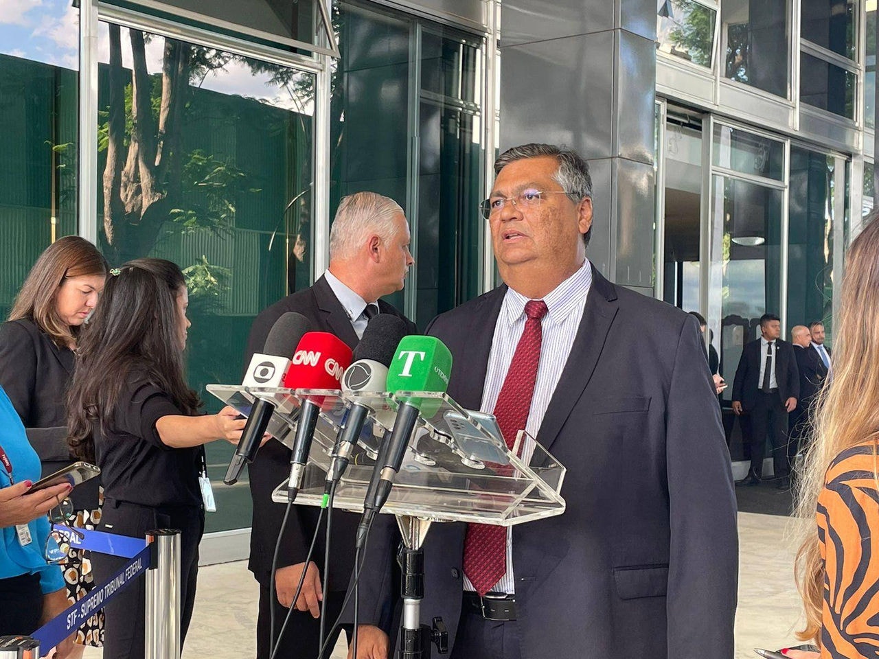 Flávio Dino participou de reunião com Lula e ministros do Supremo Tribunal Federal