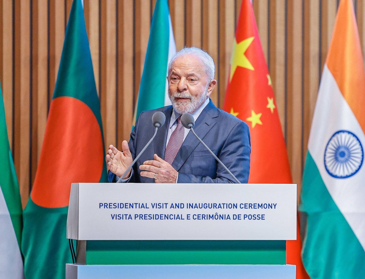 Lula desembarca no Brasil na noite deste domingo depois de visitas à China e aos Emirados Árabes