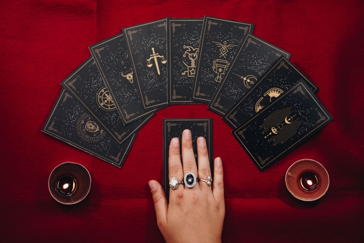 O tarot traz mensagens especiais para os nativos de cada signo