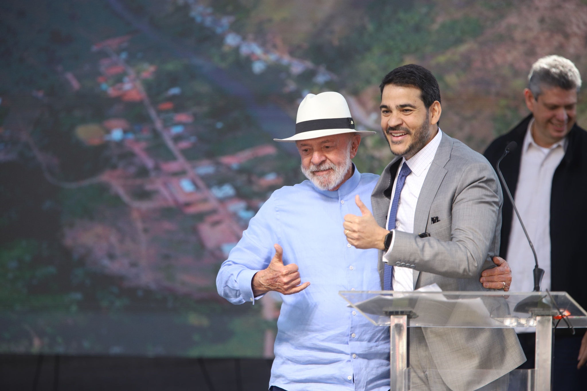 Ministro da Advocacia-Geral da União (AGU), Jorge Messias, defende governo Lula de críticas de governadores de direita sobre tarifas dos EUA contra o Brasil