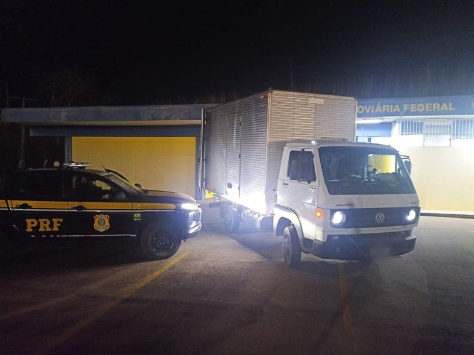 Caminhão furtado em Contagem foi recuperado pela PRF na BR-381