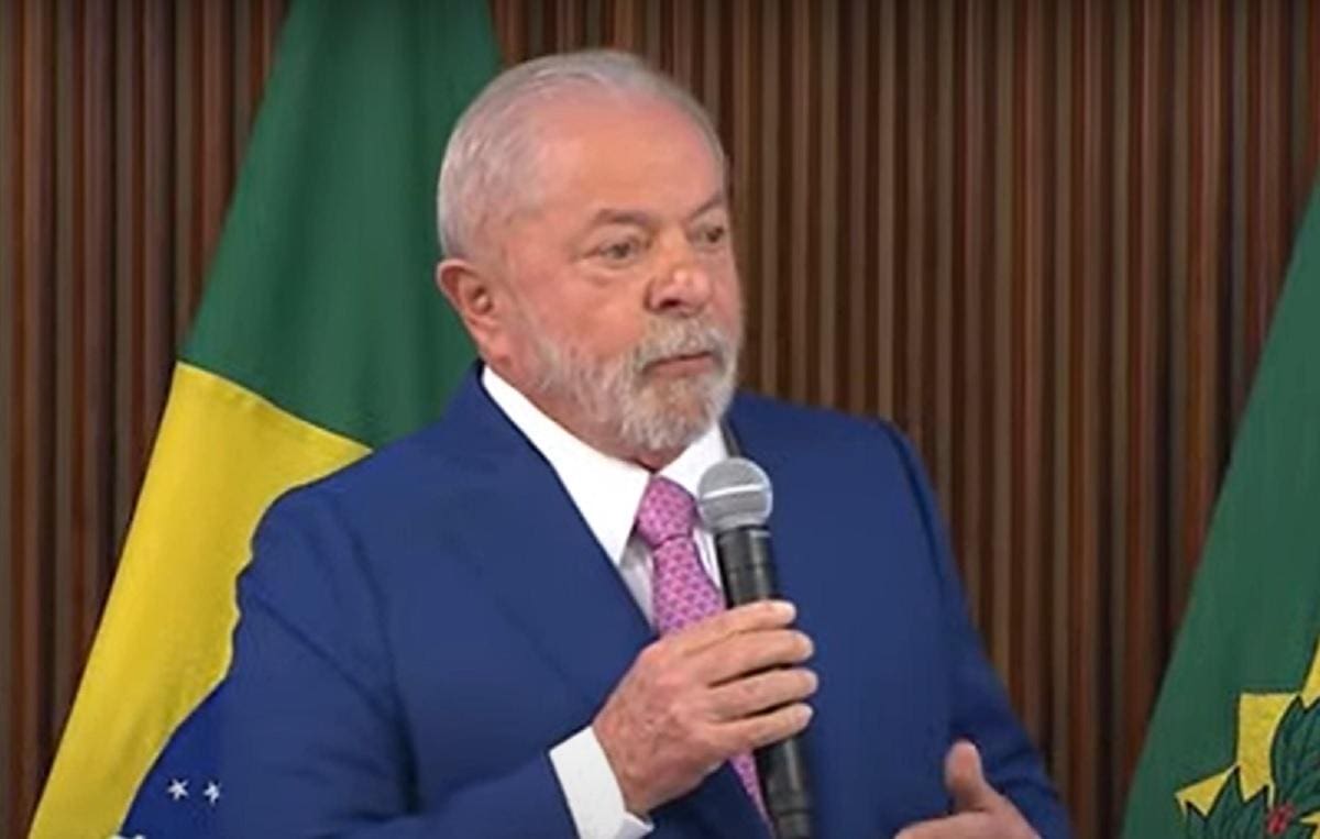 Lula durante reuniãol no Palácio do Planalto