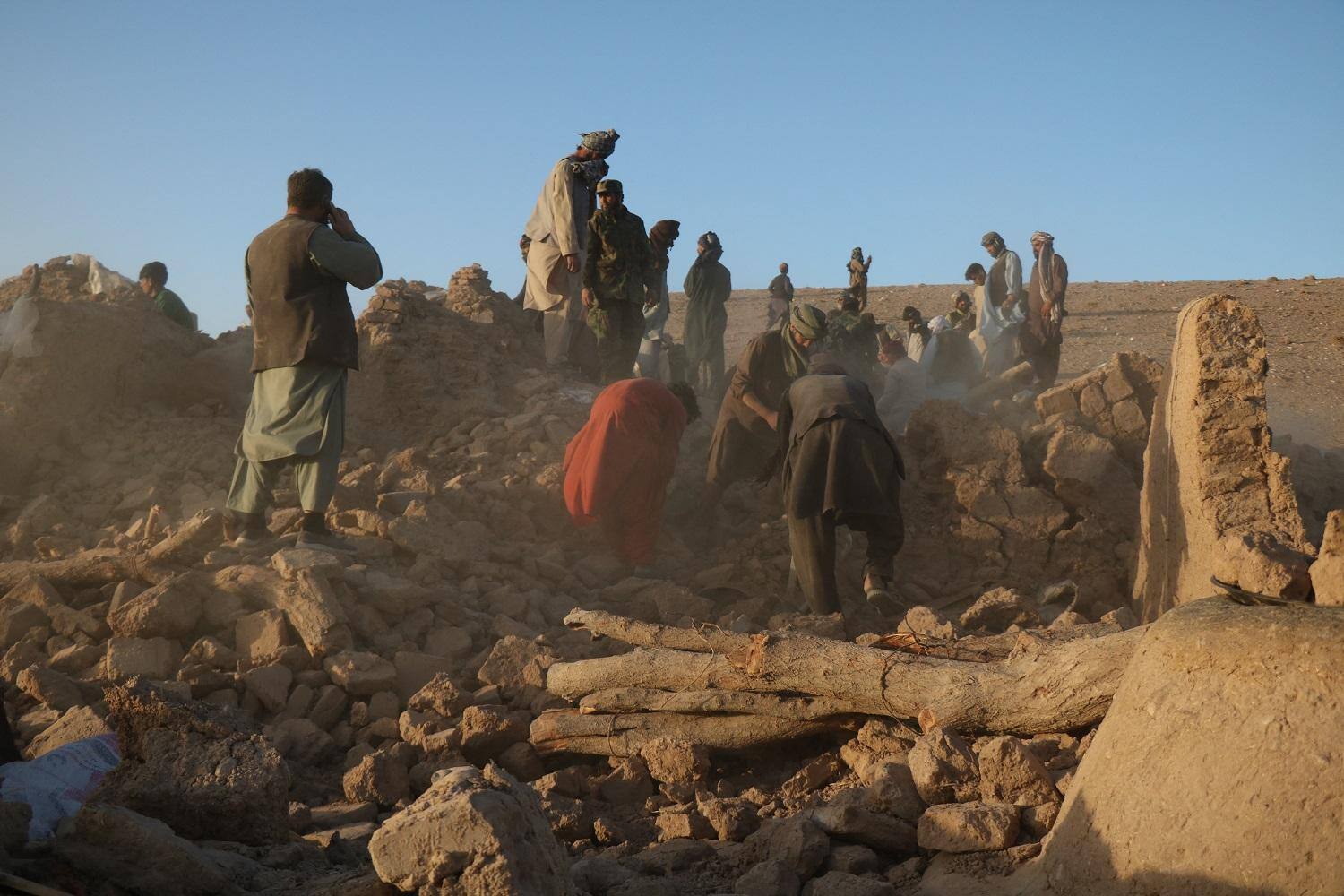 Terremoto deixou mais de mil mortos no Afeganistão