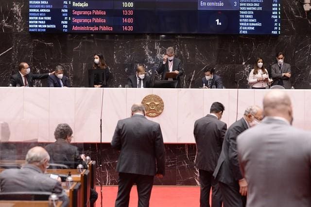 Partidos-se-dedicam-a-formar-chapas-para-disputa-ao-Legislativo