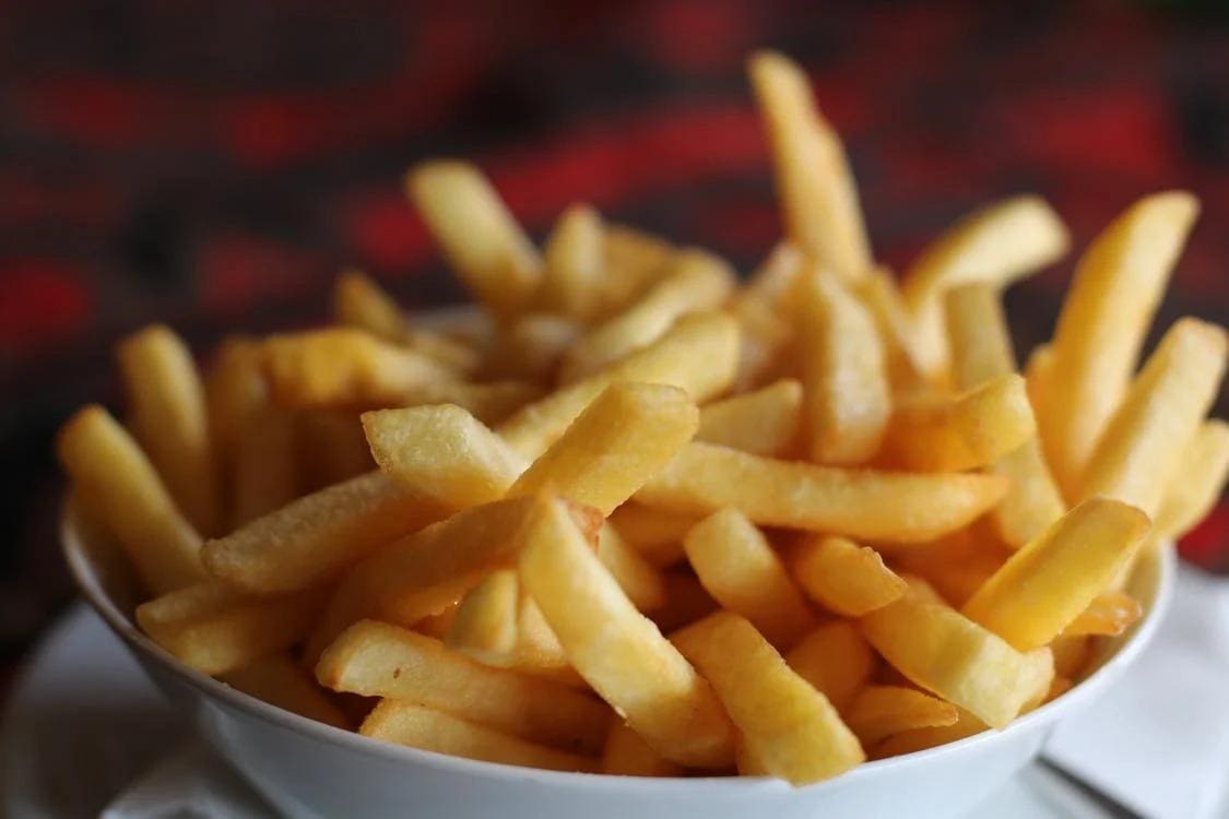Cliente reclamou após batata frita ser servida fria