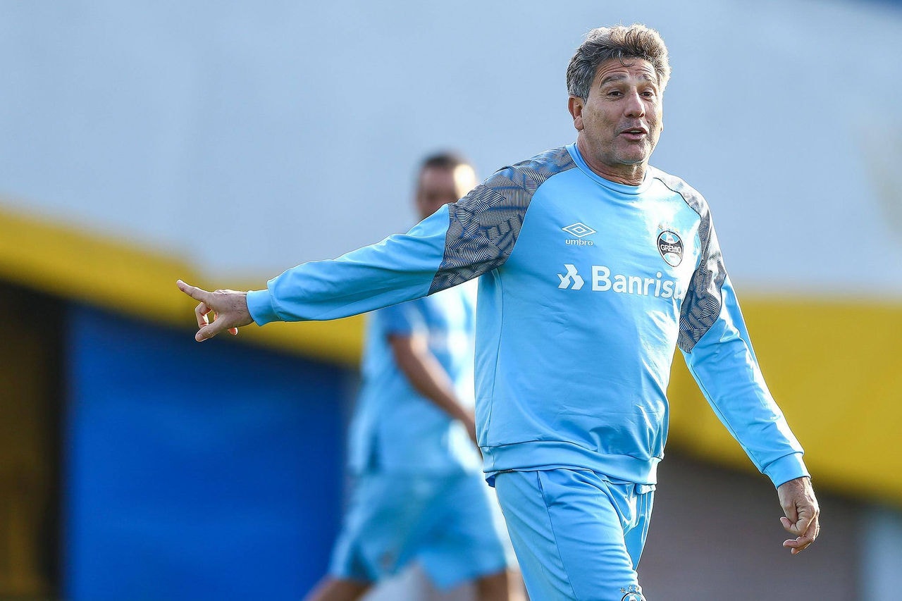 Técnico Renato Gaúcho terá vários desfalques para partida do próximo domingo
