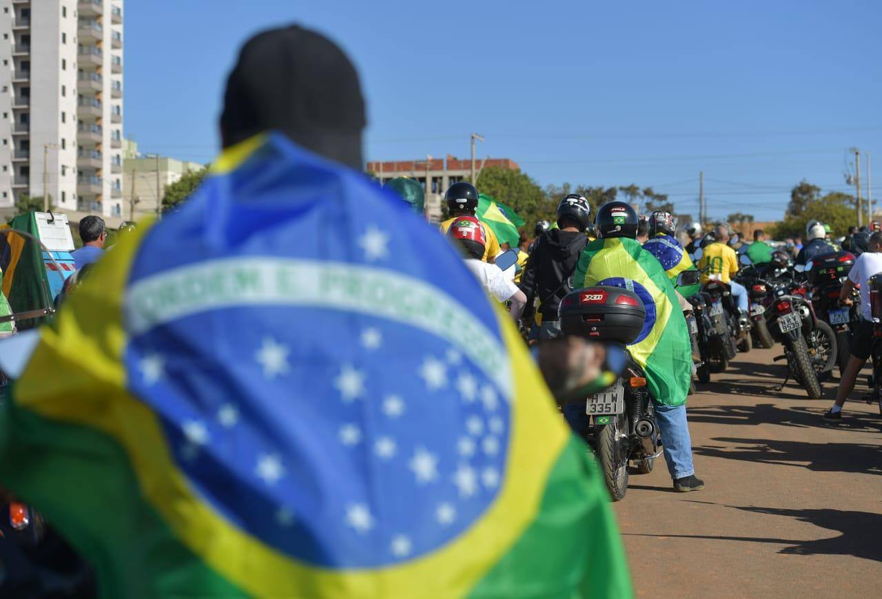 Bolsonaro e apoiadores participam de motorista em Uberlândia neste sábado