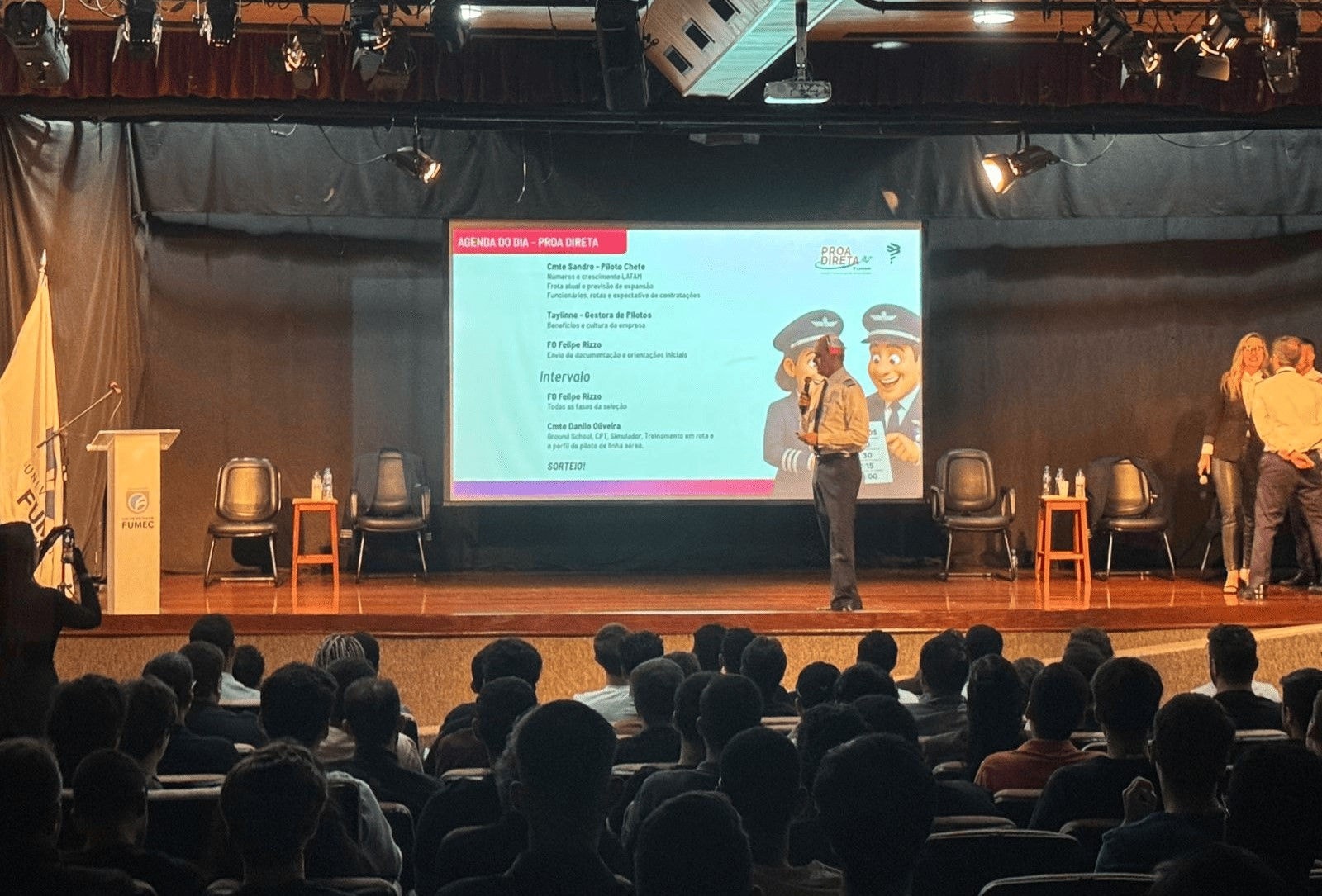 Sandro Silva, piloto-chefe da Latam no Brasil, conduziu a apresentação em Minas