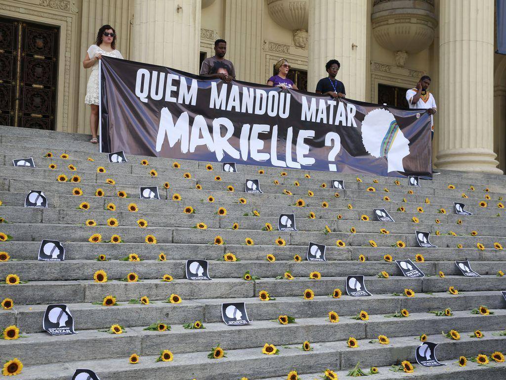Ato Amanhecer por Marielle e Anderson na escadaria da Assembleia Legislativa do Rio de Janeiro (Alerj) marca um ano da morte da vereadora Marielle Franco e seu motorista Anderson Gomes