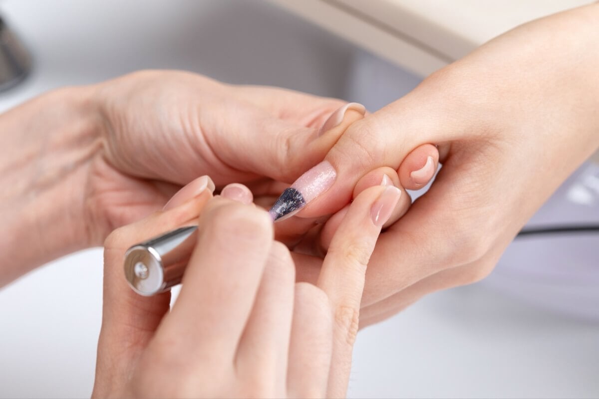 Sem os devidos cuidados, o esmalte pode se tornar um meio de contaminação