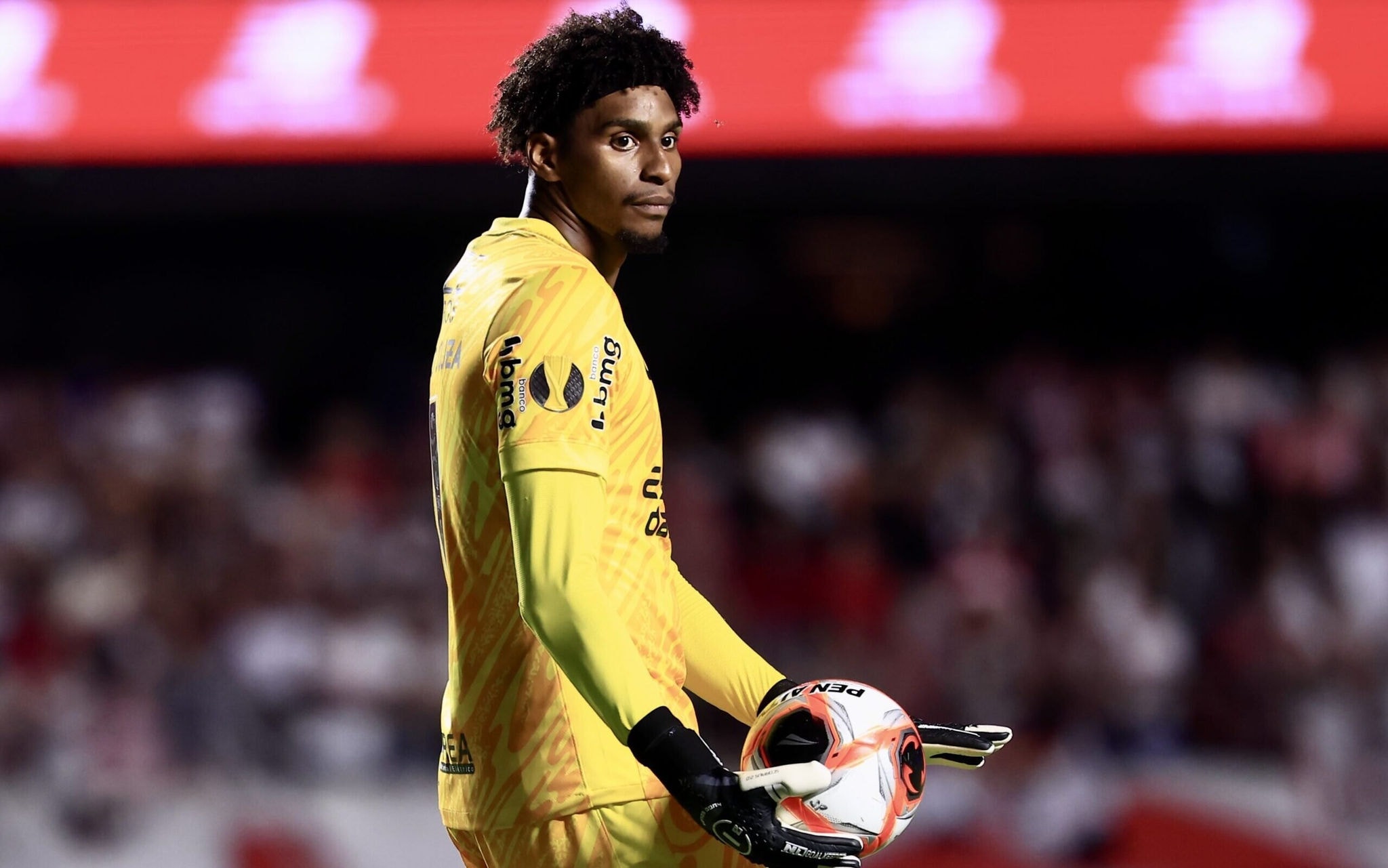 Hugo Souza, goleiro do Corinthians (Foto: Marcello Zambrana/AGIF)