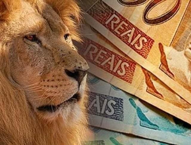 A tabela do IRPF prevê atualmente isenção do imposto para ganhos até R$ 2112 mensais