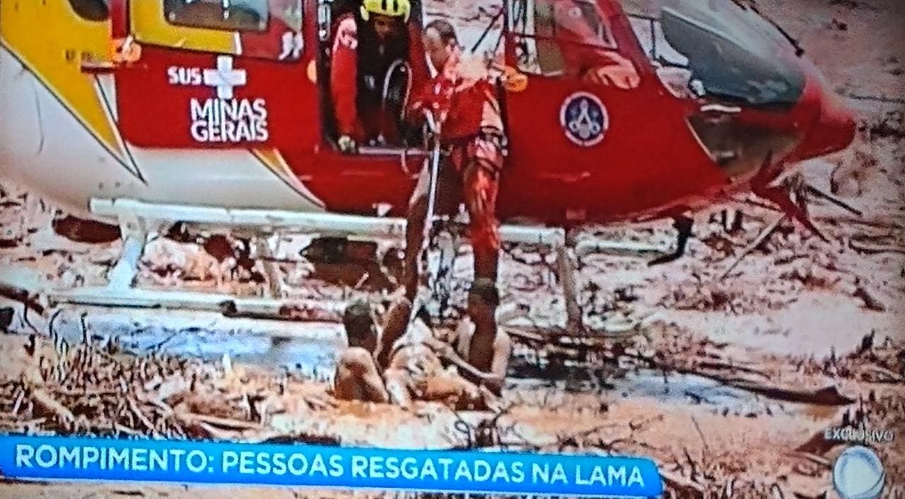 Resgate de vítima na lama