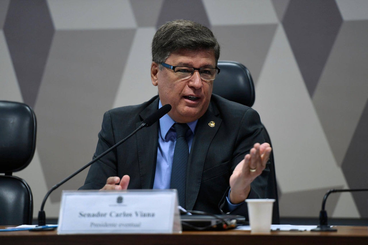 Apesar de ter sido lançado pelo presidente Jair Bolsonaro (PL), o senador Carlos Viana (PL) tem enfrentado dificuldades para estabilizar a pré-candidatura ao governo de Minas
