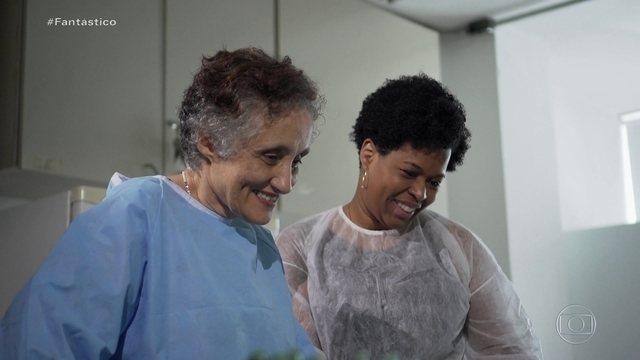 No ano passado, as cientistas Jaqueline de Jesus e Ester Sabino, do Instituto de Medicina Tropical da Universidade de São Paulo (USP), surpreenderam o mundo ao decodificar o genoma do coronavírus em apenas 48 horas