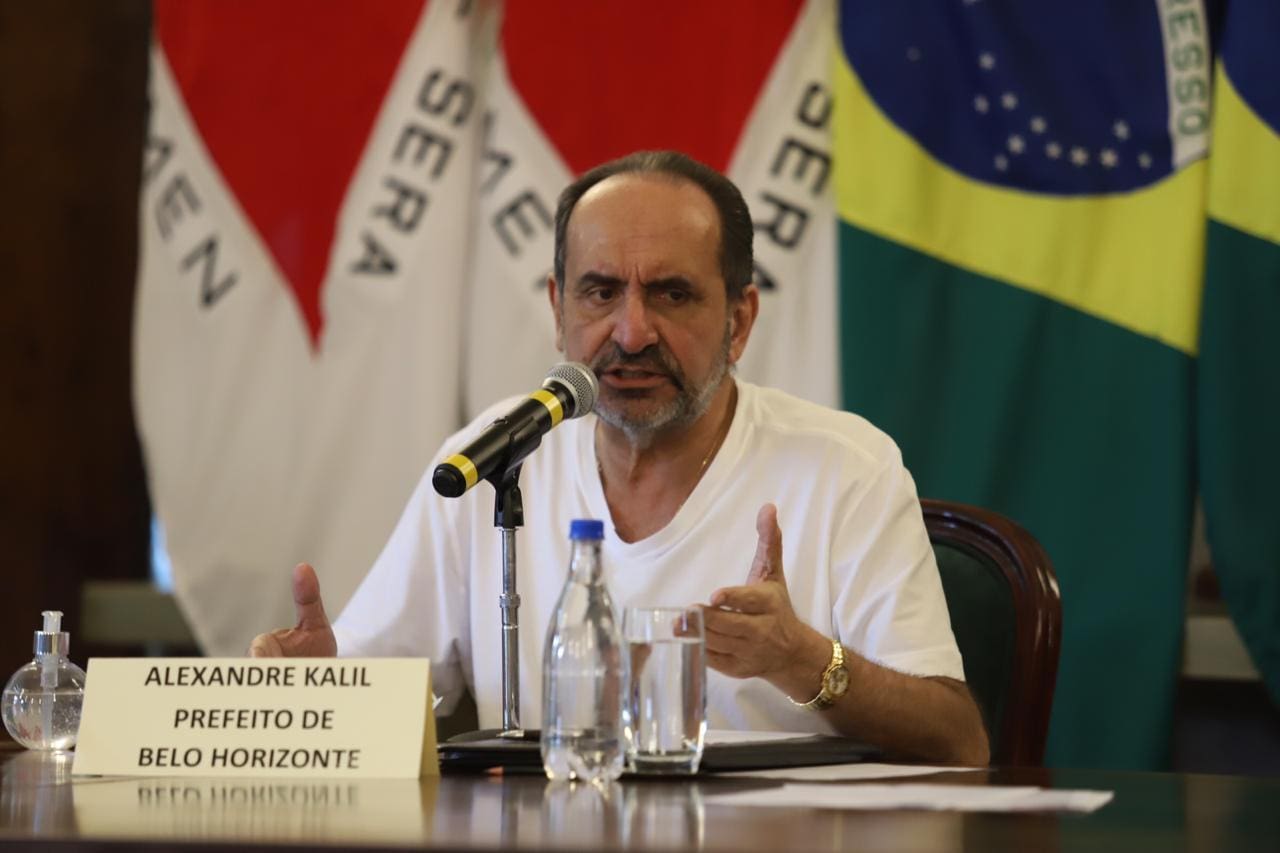 O prefeito de Belo Horizonte, Alexandre Kalil, em coletiva nesta segunda-feira