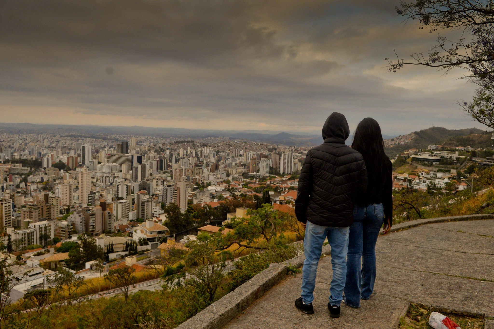 Semana terá chuva isolada e temperaturas amenas em Belo Horizonte