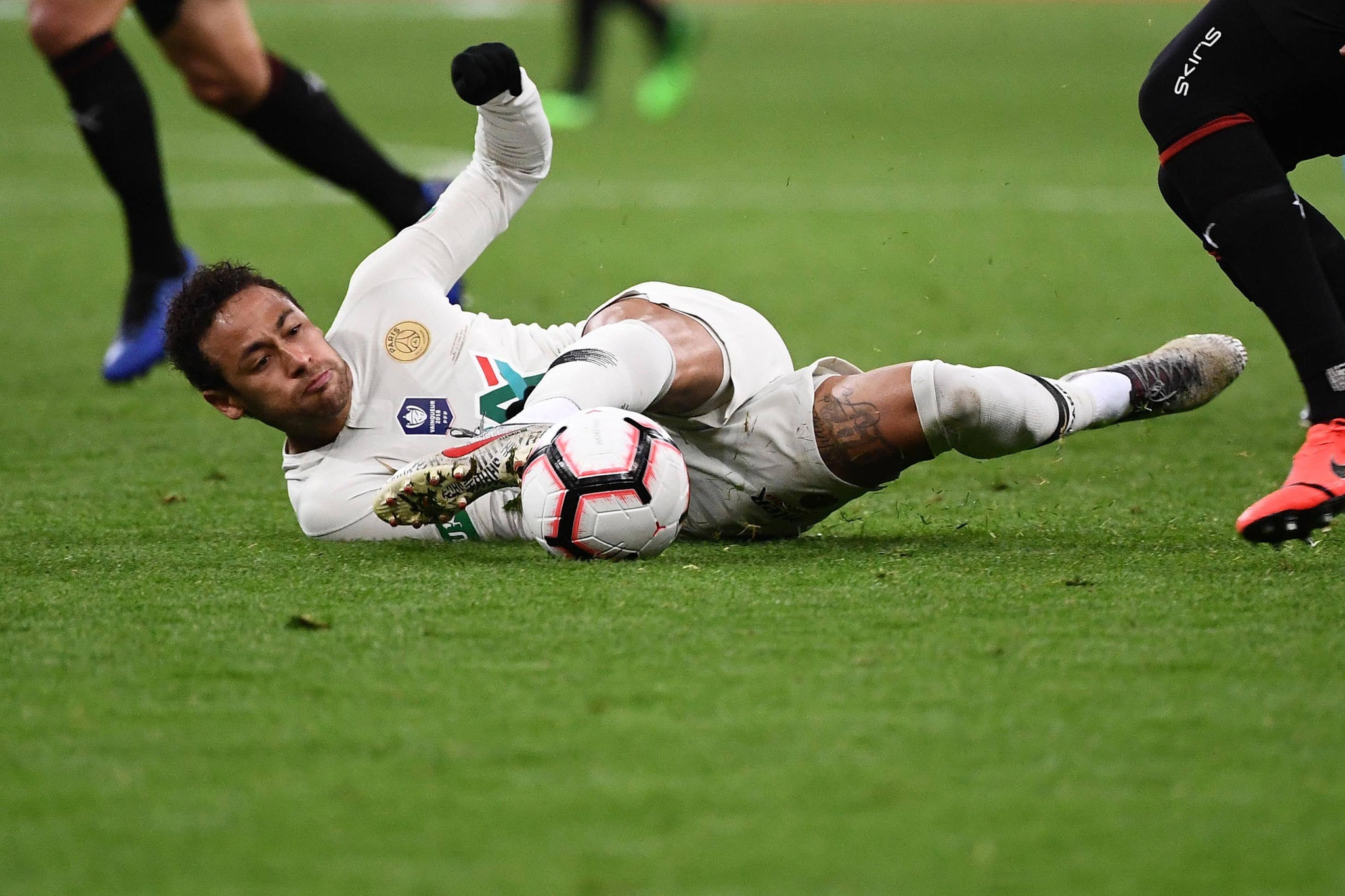 Neymar jogou bem, mas PSG perdeu título francês