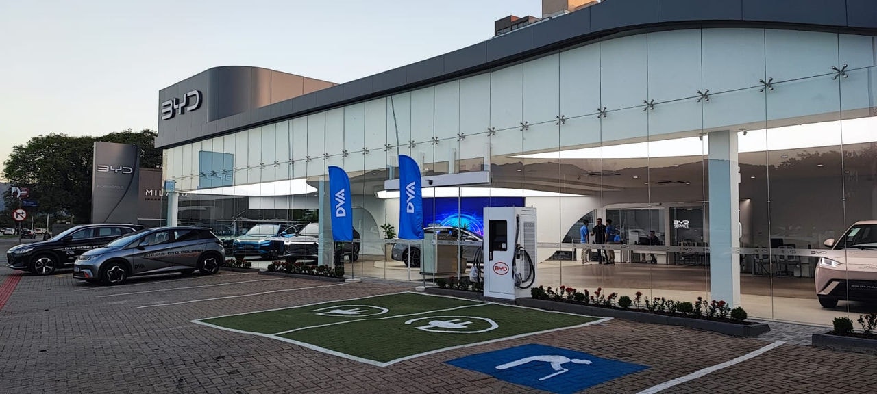 Sistema AutoCarga foi inaugurado pela BYD no Brasil