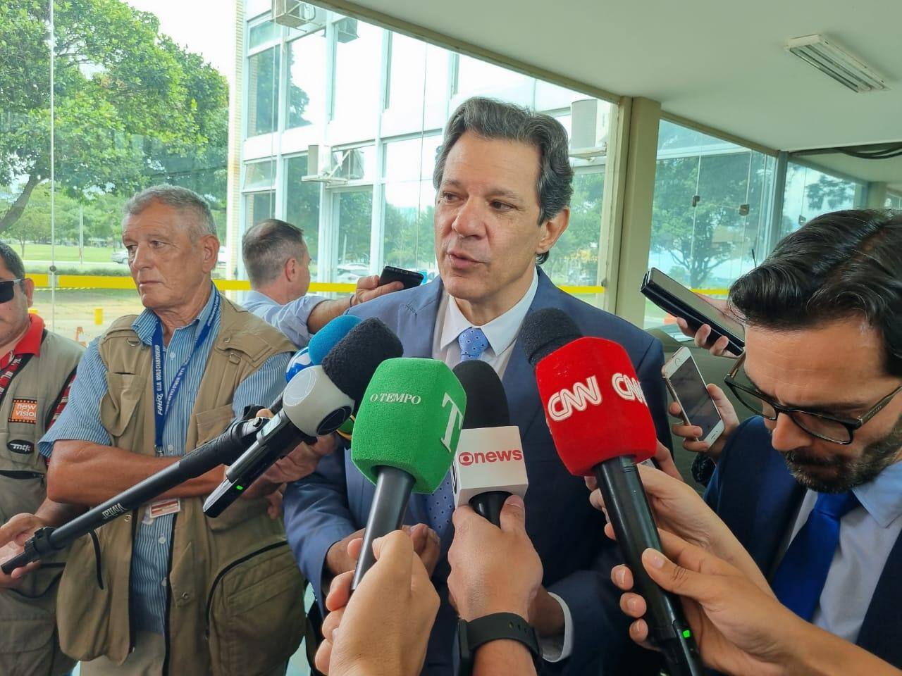 Formas de compensação fiscal de programa para baratear carros populares serão apresentadas pelo ministro da Fazenda, Fernando Haddad