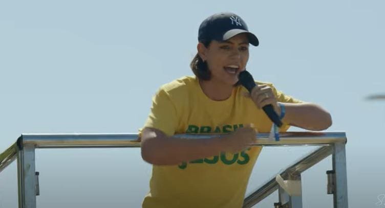 Michelle Bolsonaro em ato em Copacabana