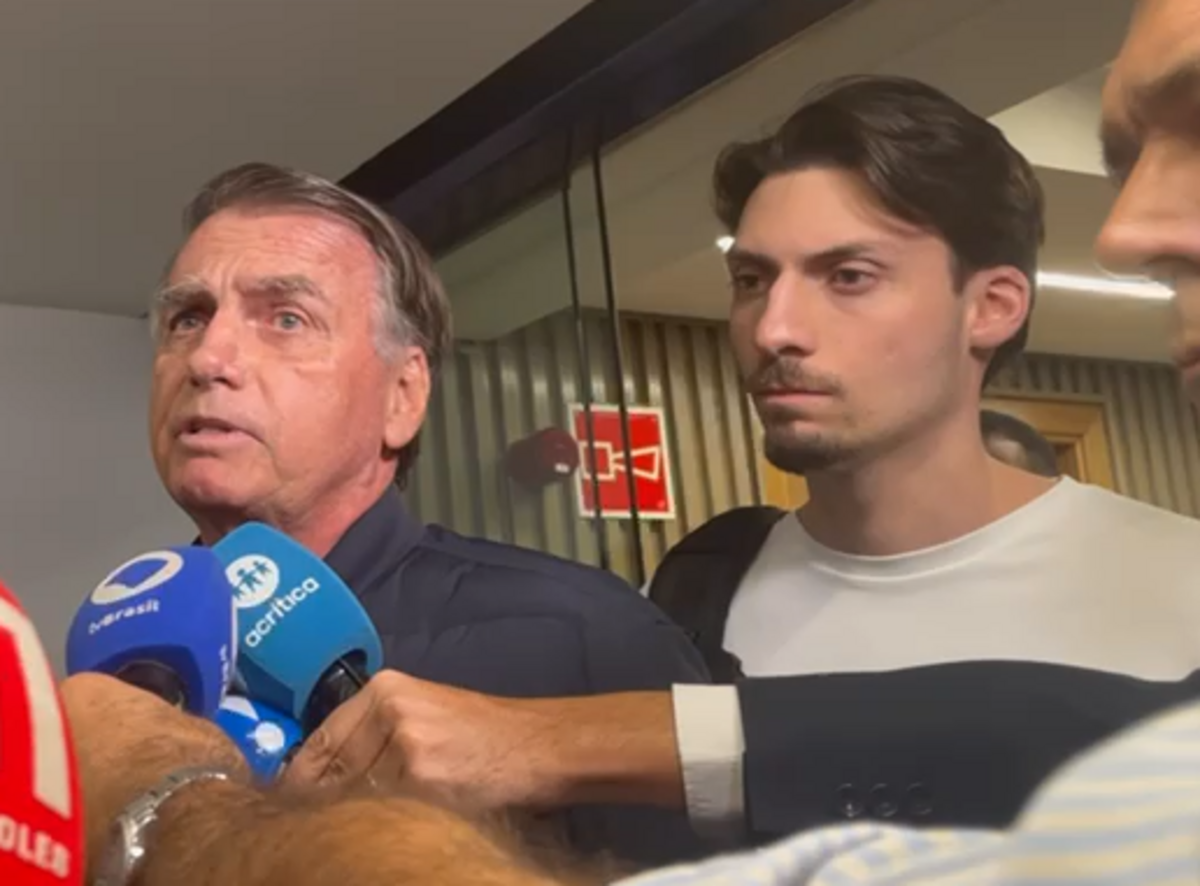 Ex-presidente participou de culto em igreja de Taguatinga, no Distrito Federal, pela manhã; à tarde, esteve na sede do PL em Brasília