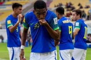 Estevão tem no currículo várias convocações para as seleções de base