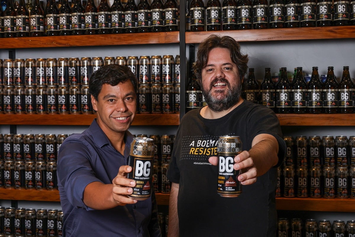 Rildo Wagner, um dos sócios do Grupo Brüder, e Nenel, do Baixa Gastronomia, são responsáveis por uma das primeiras cervejas low carb de MG