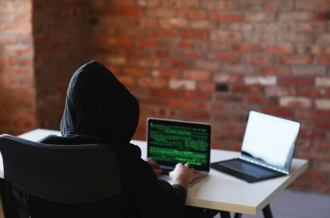Kaspersky recomenda manter softwares e sistemas atualizados, corrigindo vulnerabilidades que podem ser exploradas por cibercriminosos. (Imagem ilustrativa)