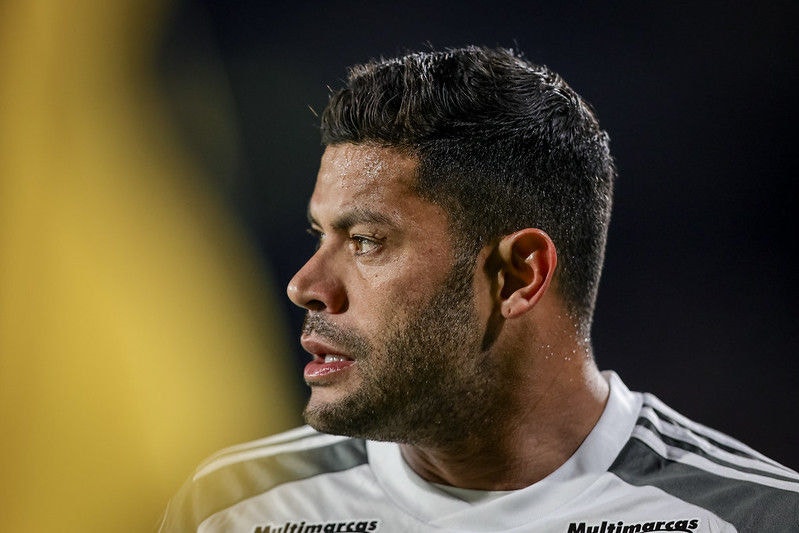 Hulk, atacante do Atlético, contra o Peñarol