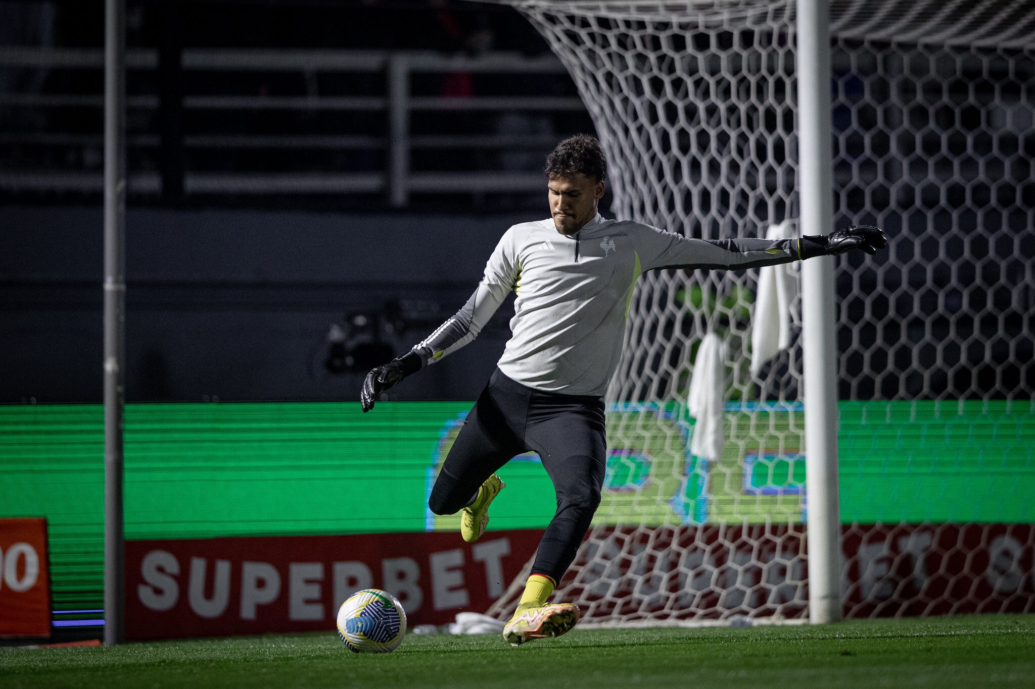 Prata da casa do Atlético, Matheus Mendes não perdeu nenhum jogo pelo time profissional