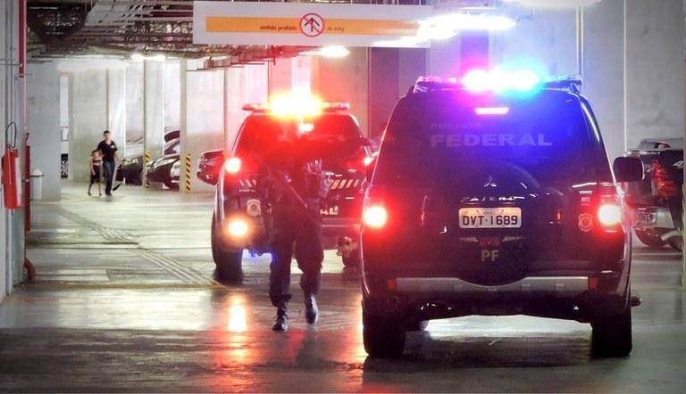 Policiais federais cumprem oito mandados de busca e apreensão nos estados da Paraíba, de Minas Gerais, do Paraná e de Santa Catarina
