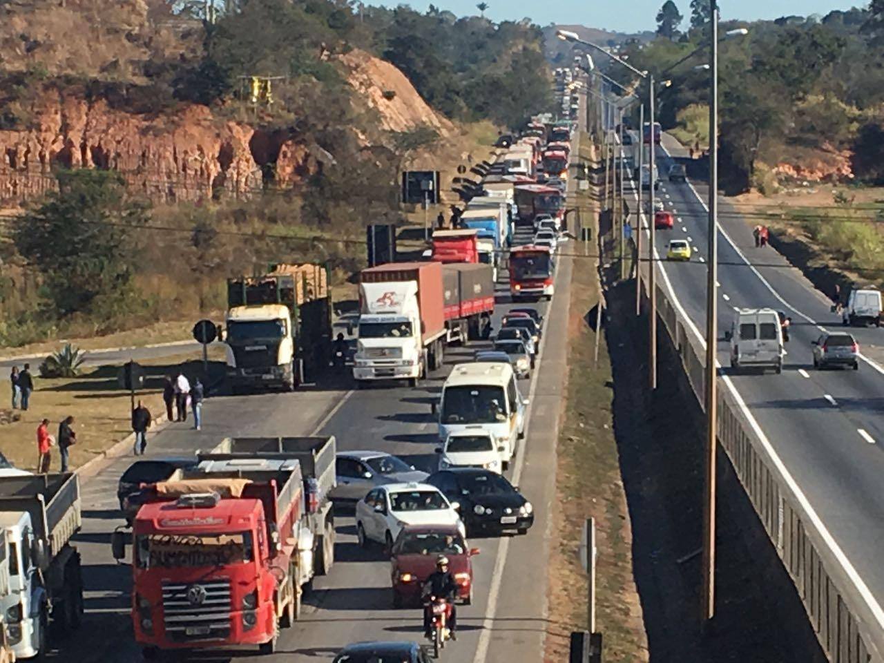 Caminhoneiros seguem divididos sobre paralisação após decisão do STF