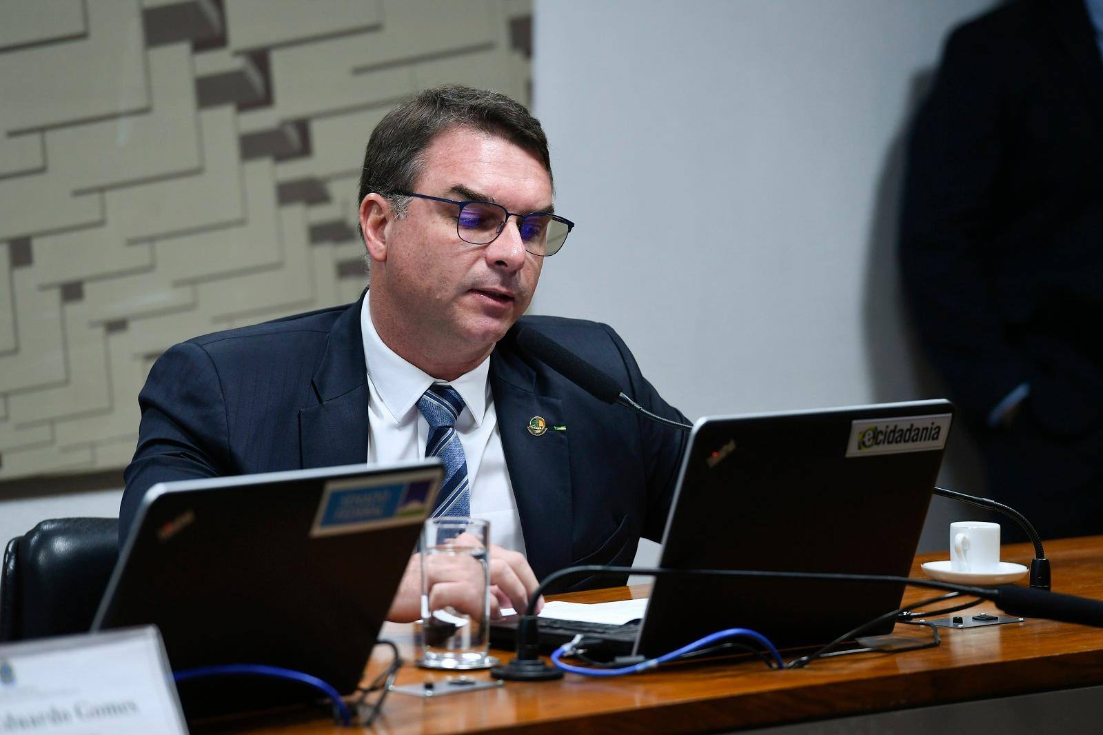 Flávio Bolsonaro foi o relator do projeto de lei sobre o fim das 'saidinhas' na Comissão de Segurança Pública do Senado