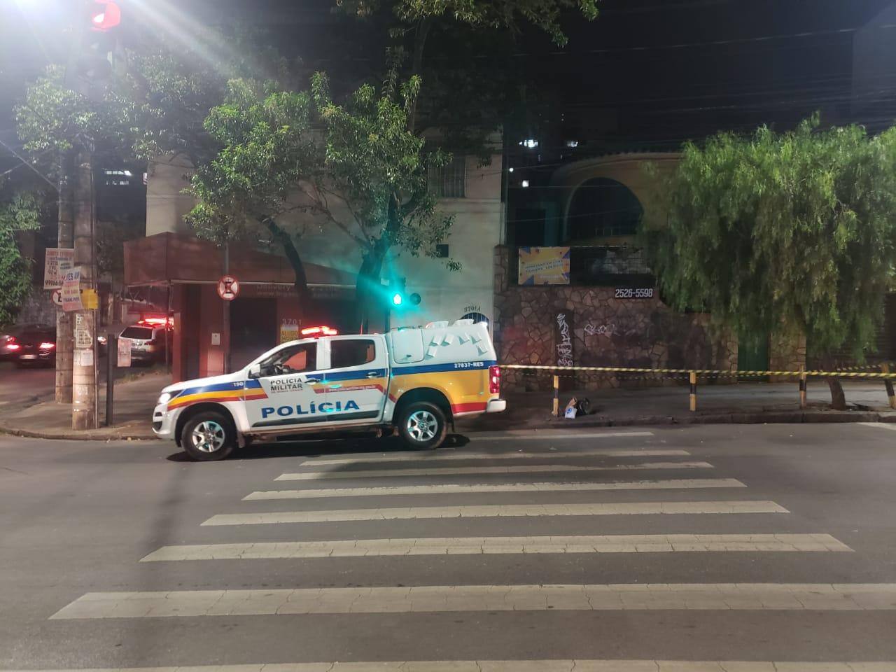 Policial foi baleado por militares na avenida do Contorno