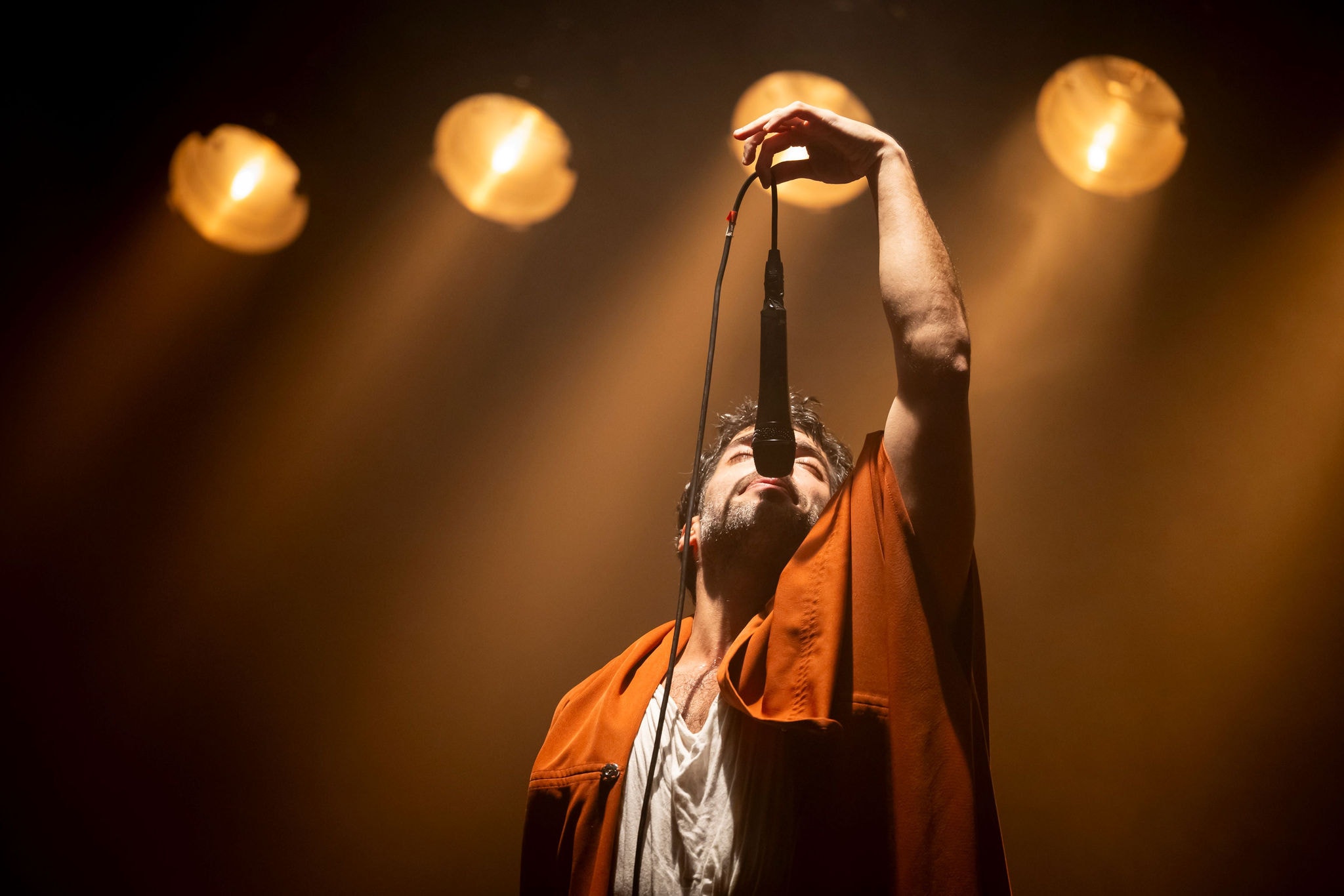 O ato e cantor Dude São Thiago mescla música e poesia no espetáculo 'O Sexo do Vento', que será encenado em BH