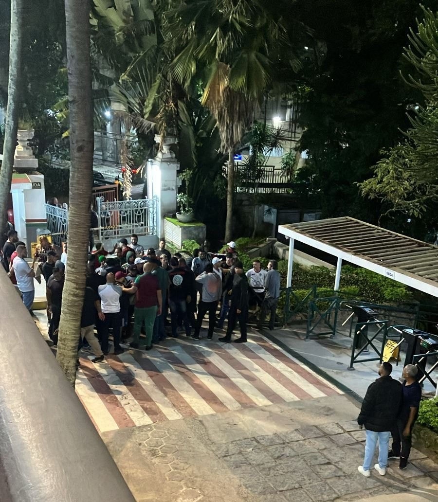 Grupo de cerca de 60 integrantes de organizadas do Fluminense invadiu a sede do clube nas Laranjeiras