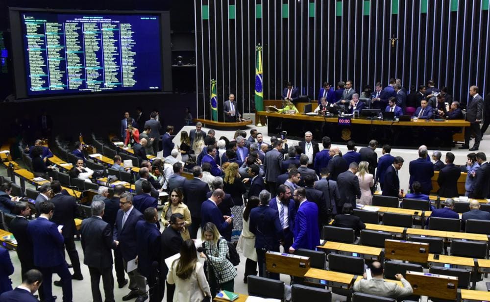 Deputados durante votação da reforma tributária, na Câmara