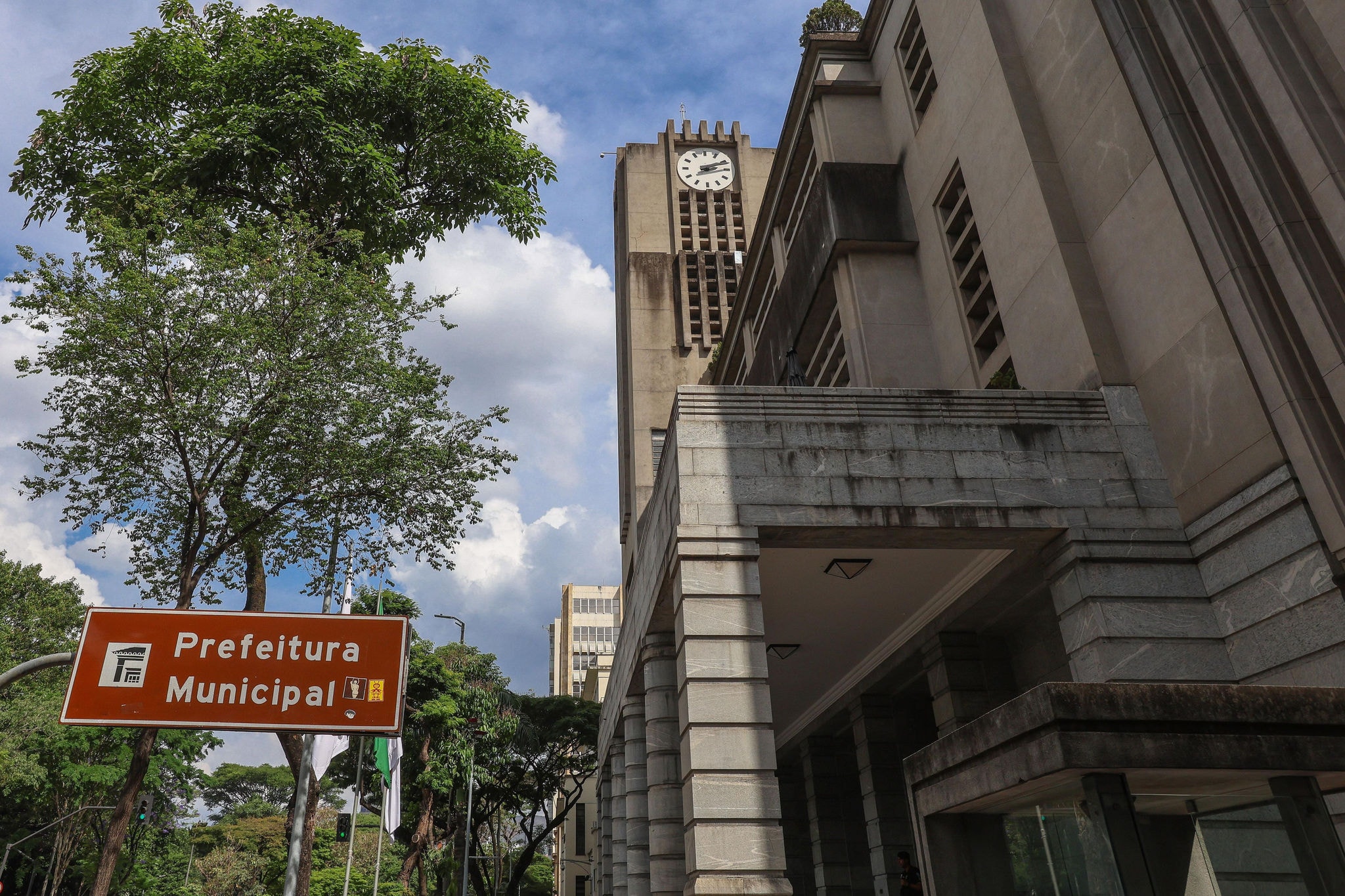 Fuad tenta emplacar, pela terceira vez, uma reforma administrativa na PBH, para aumentar número de secretarias