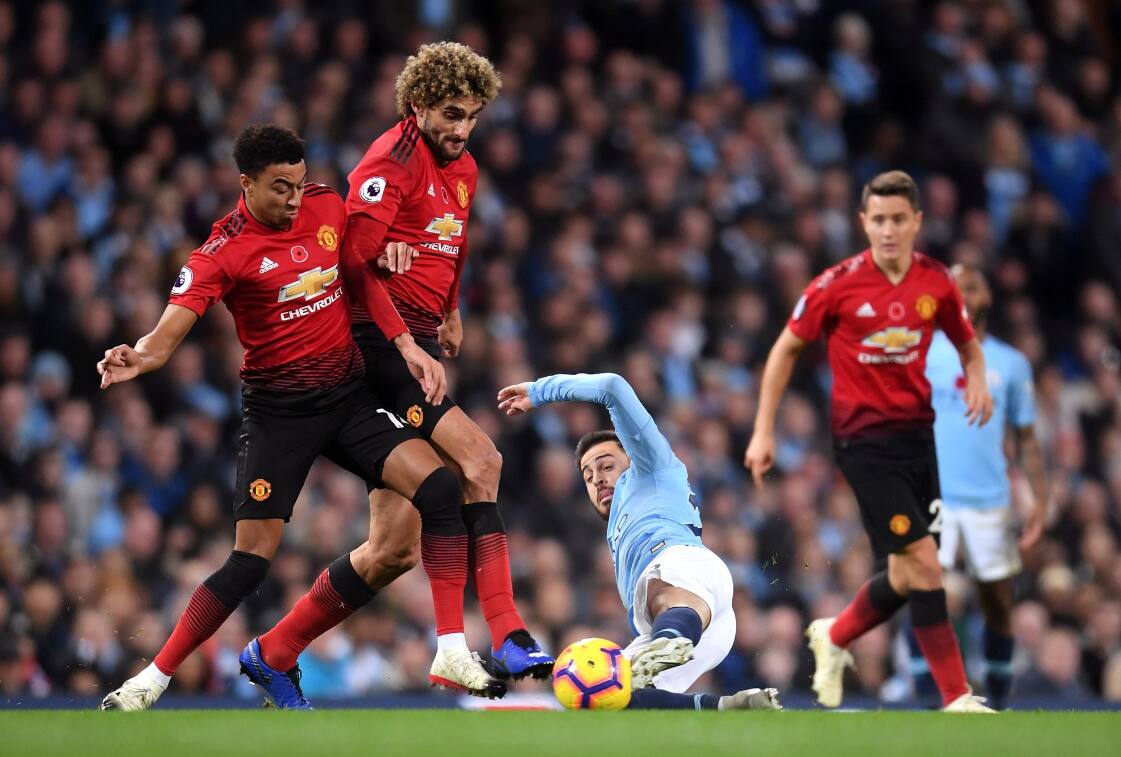 Líder, City vence Manchester United por 3 a 1