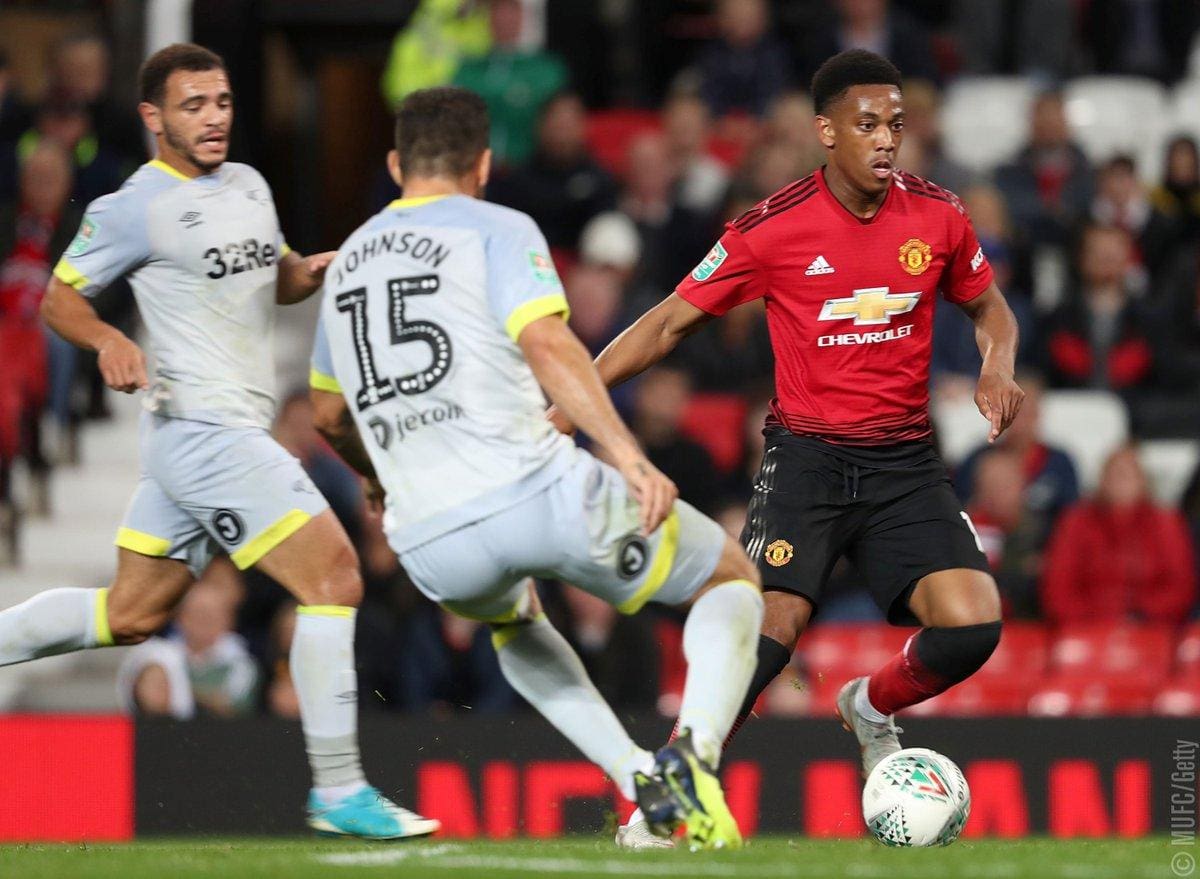 Manchester United passa vergonha e é eliminado para time da segunda divisão Manchester United passa vergonha e é eliminado para time da segunda divisão