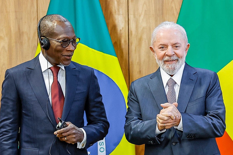 O presidente da República, Luiz Inácio Lula da Silva, e o presidente do Benim, Patrice Talon, durante a cerimônia de assinatura de atos, no Palácio do Planalto